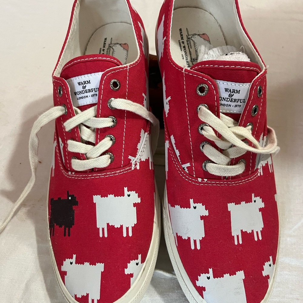 Sperry Red and White Boat Shoes with Sheep Design ÑWOT - Picture 2 of 6